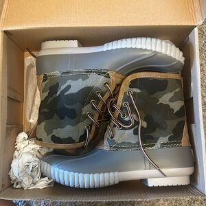 Camo duck rain boots